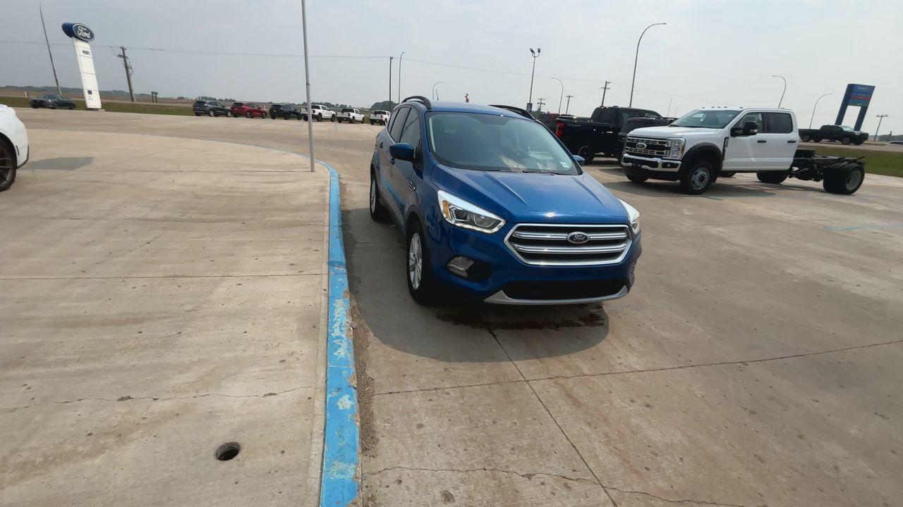 2017 Ford Escape SE 4WD 4DR Photo2