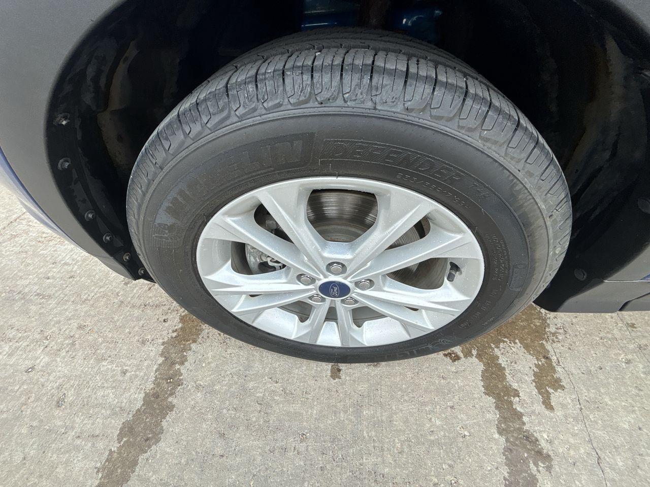 2017 Ford Escape SE 4WD 4DR Photo5