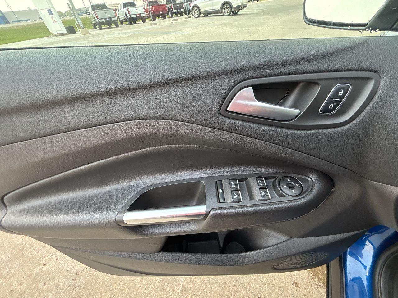 2017 Ford Escape SE 4WD 4DR Photo5