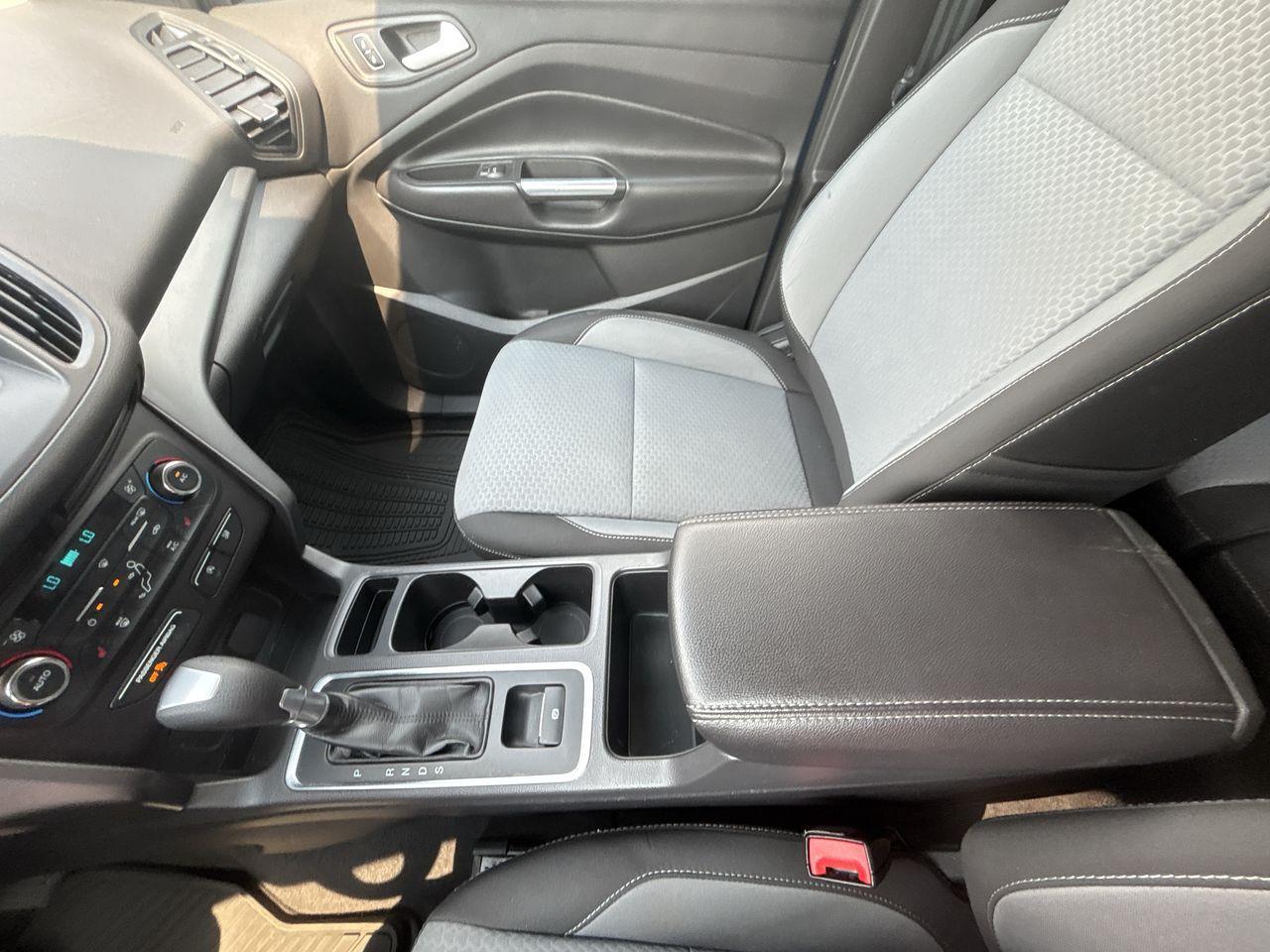 2017 Ford Escape SE 4WD 4DR Photo5