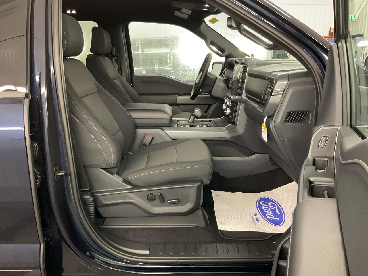 2025 Ford F-150 XLT Photo5