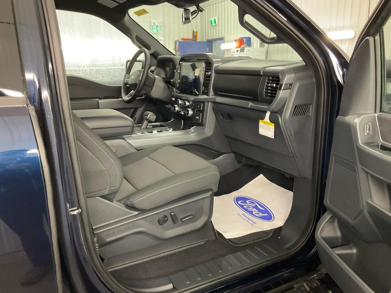 2025 Ford F-150 XLT Photo5