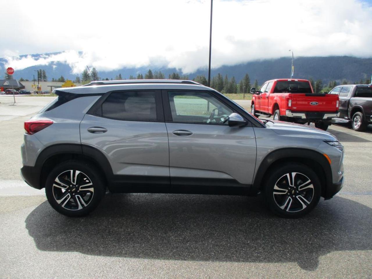 2025 Chevrolet TrailBlazer LT AWD Photo3