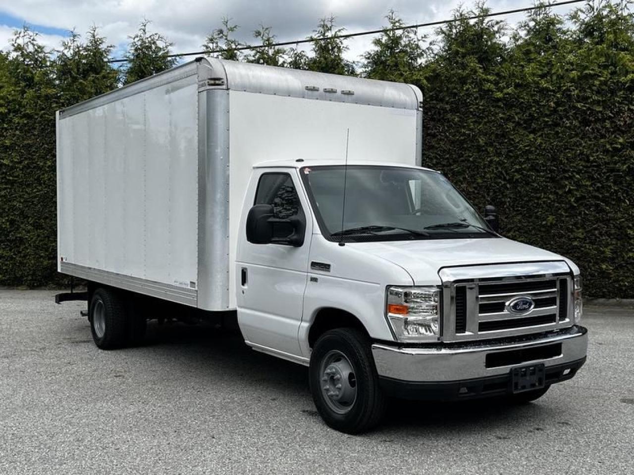 Used 2018 Ford Econoline E-450 16-Foot Cube Van Box Truck for sale in Burnaby, BC