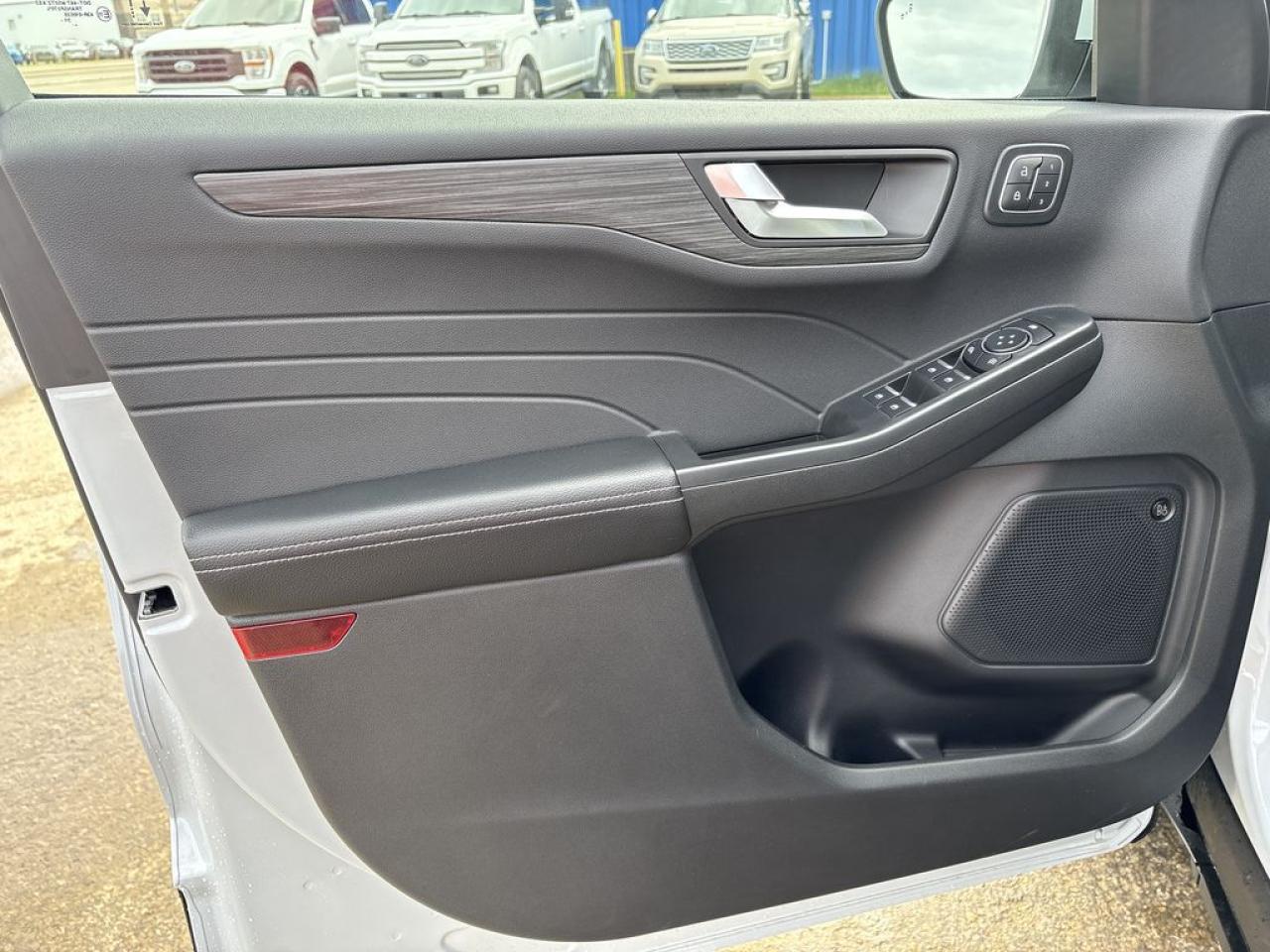 2025 Ford Escape Platinum 601A Photo5