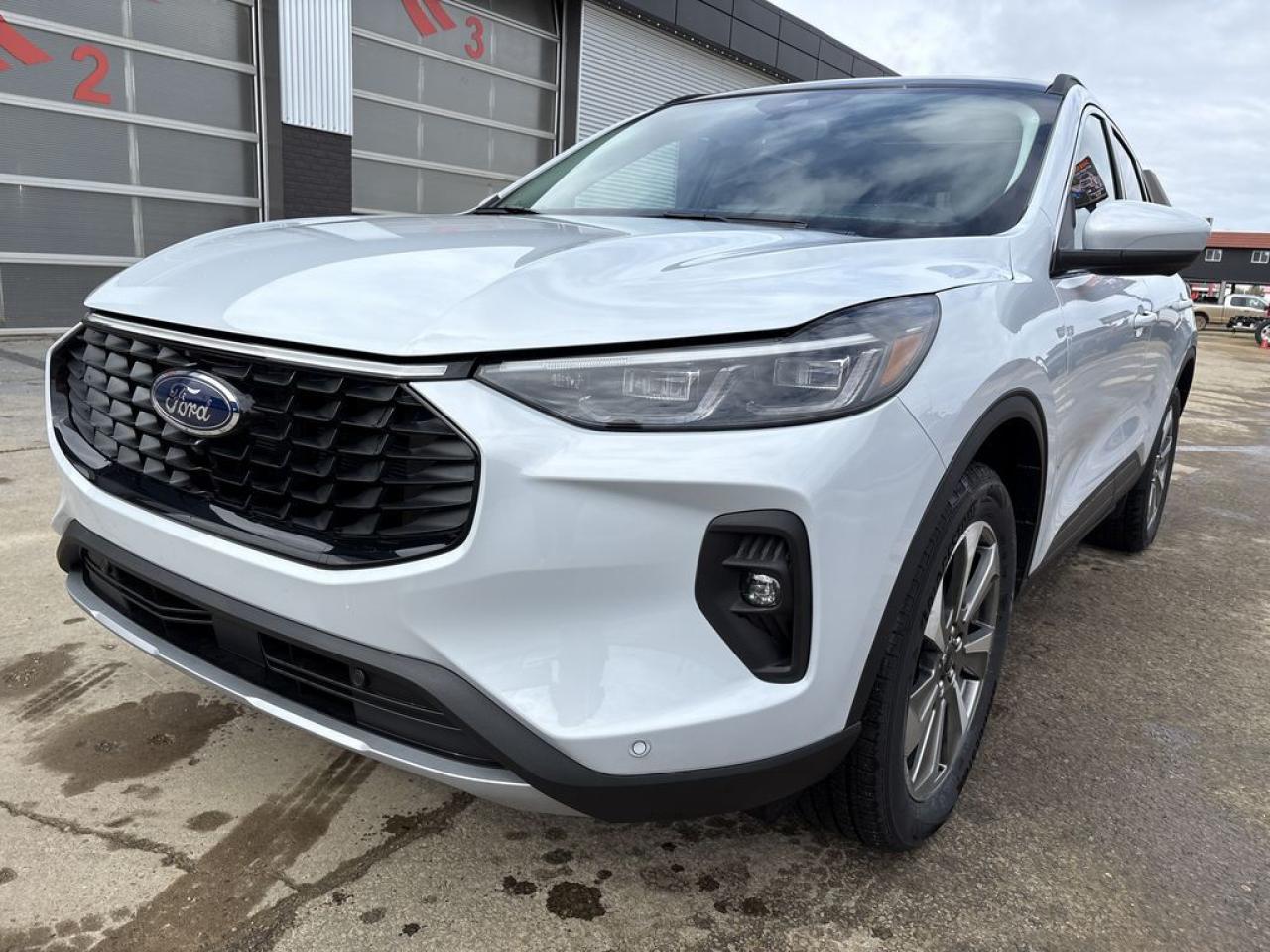 2025 Ford Escape Platinum 601A Photo1