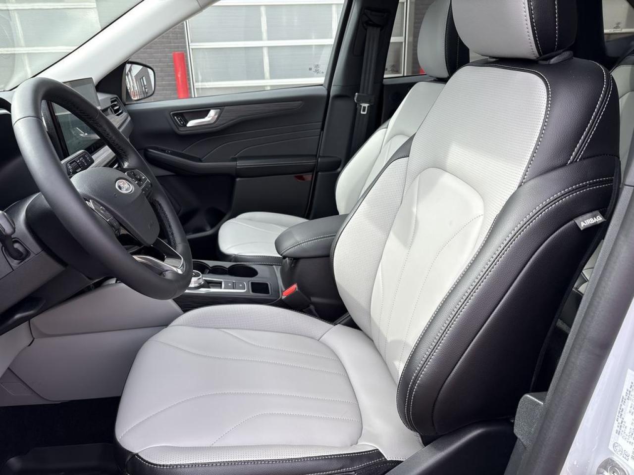 2025 Ford Escape Platinum 601A Photo5