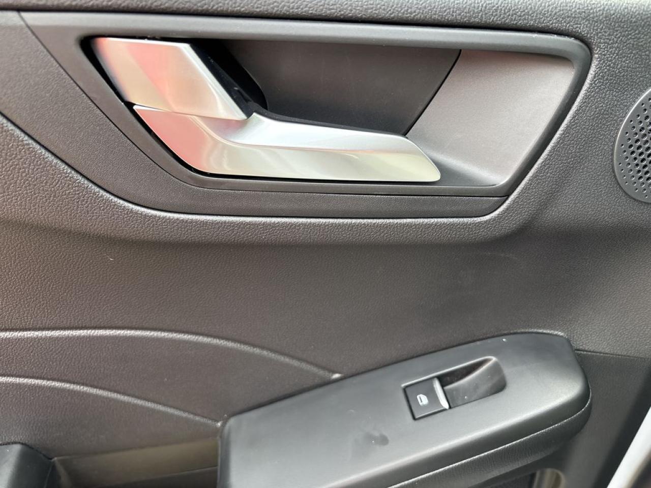 2025 Ford Escape Platinum 601A Photo5