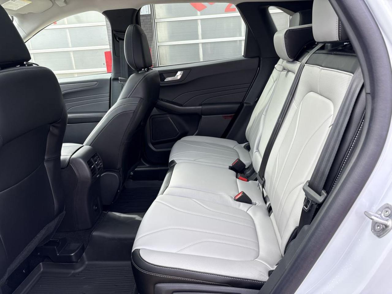2025 Ford Escape Platinum 601A Photo5