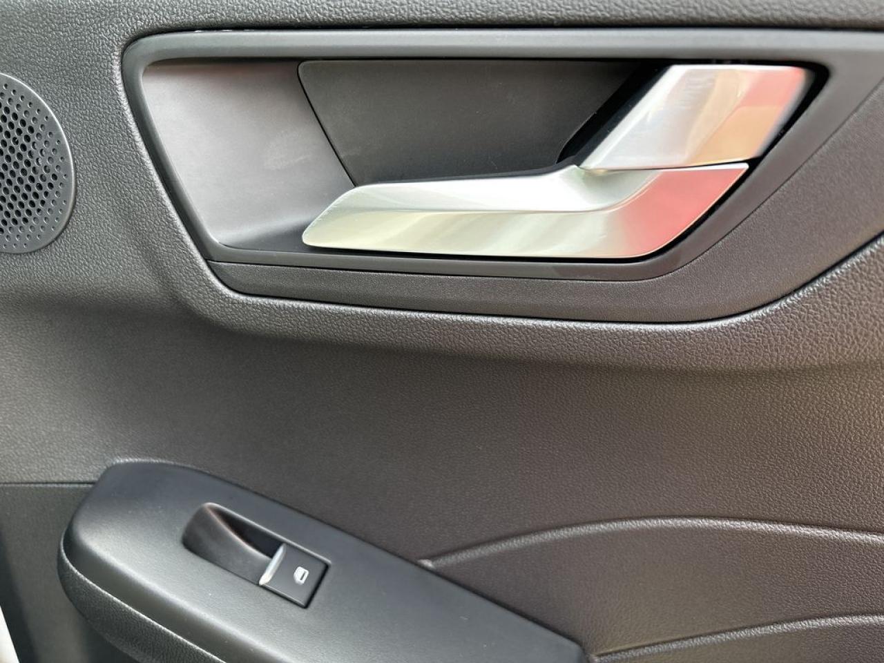 2025 Ford Escape Platinum 601A Photo5