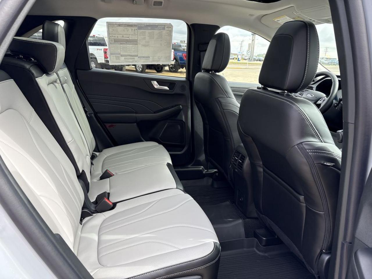 2025 Ford Escape Platinum 601A Photo5