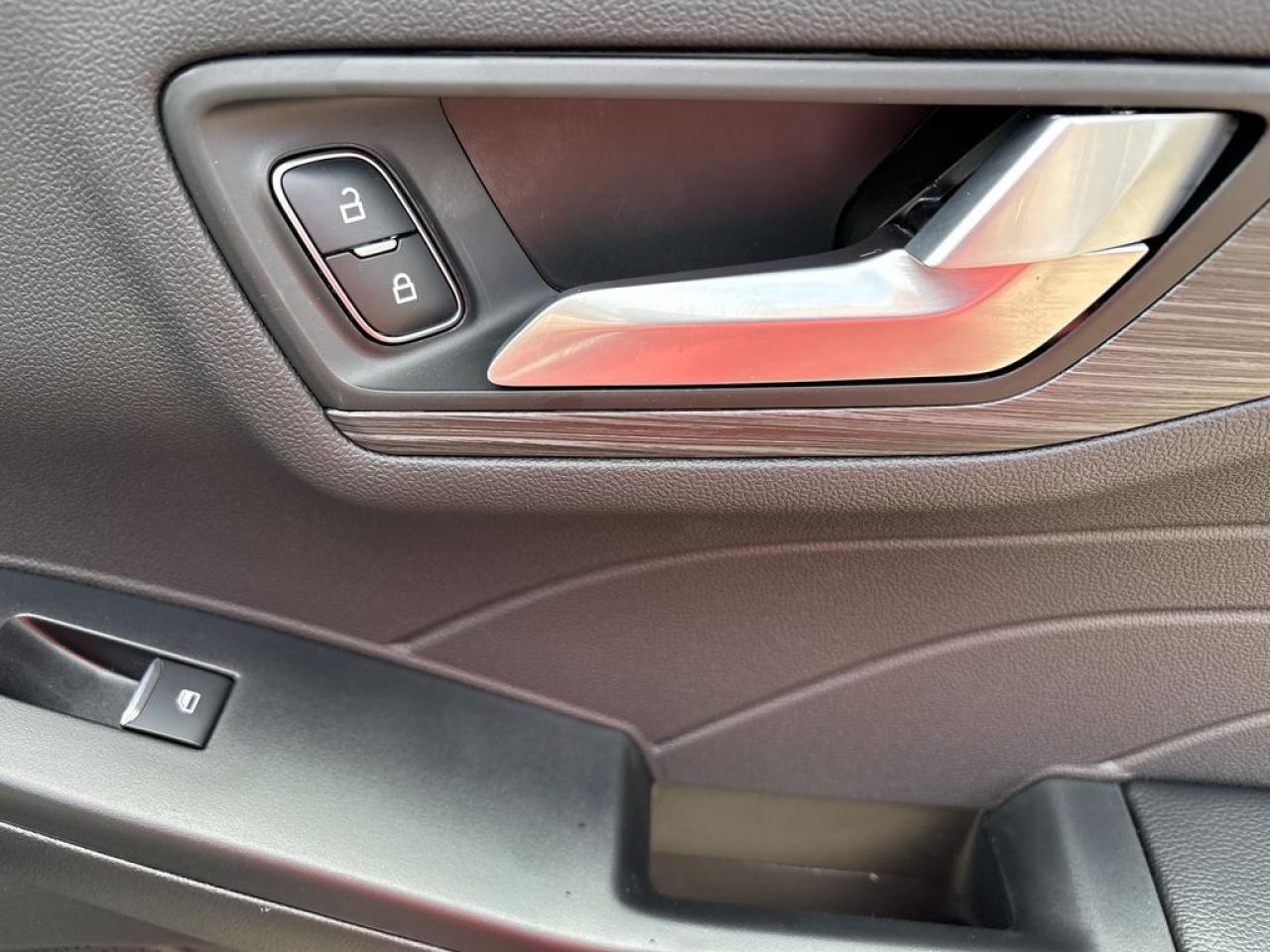 2025 Ford Escape Platinum 601A Photo5