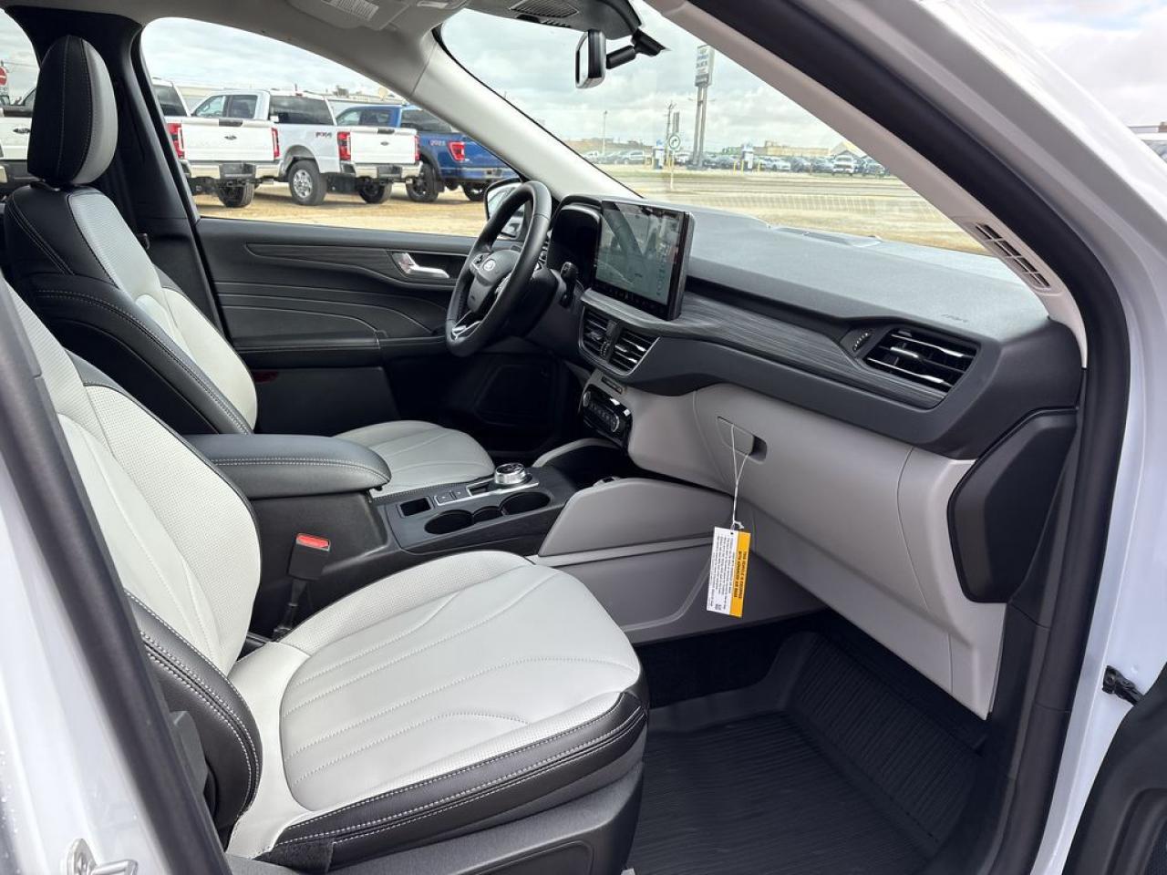 2025 Ford Escape Platinum 601A Photo5