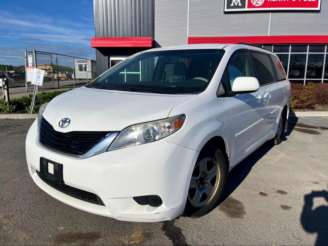 Used 2013 Toyota Sienna LE 7 PASSENGER for sale in Ottawa, ON