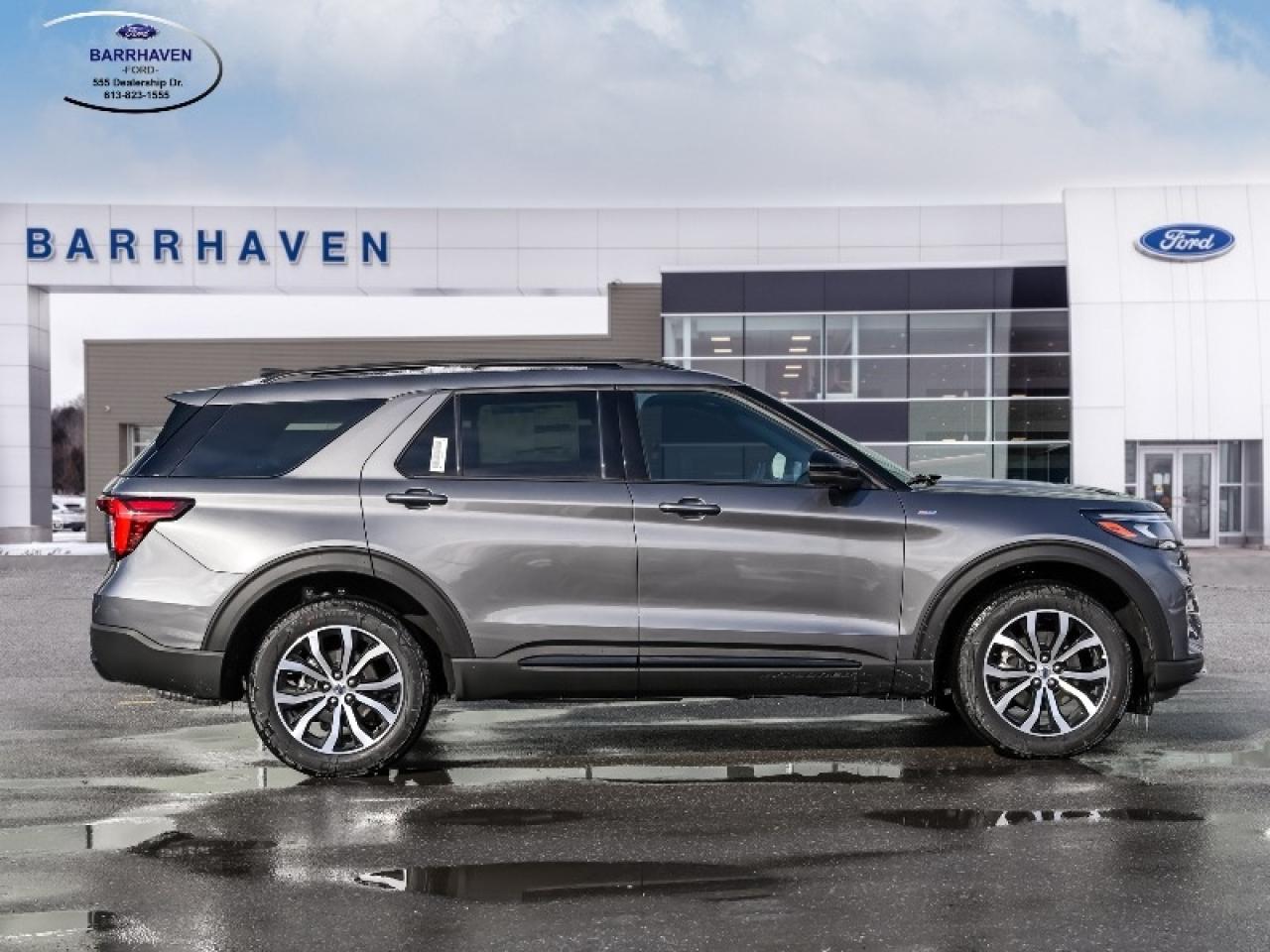 2025 Ford Explorer ST-Line Photo