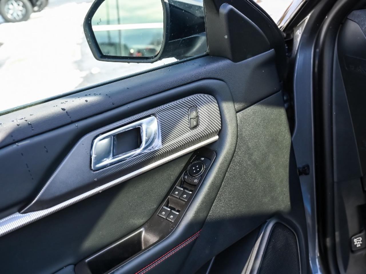 2025 Ford Explorer ST-Line Photo