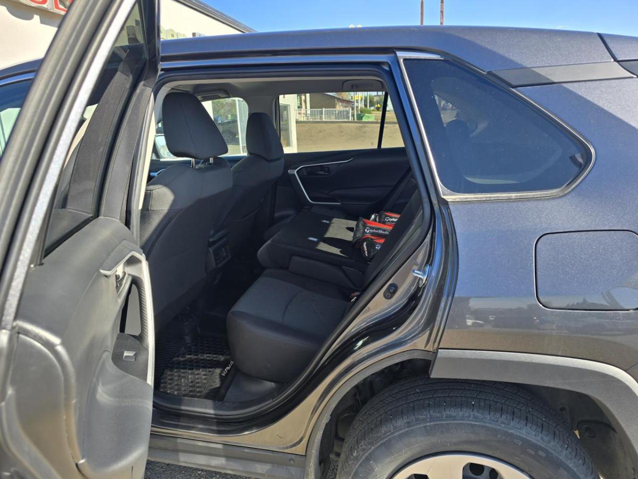 2023 Toyota RAV4 LE AWD Photo4