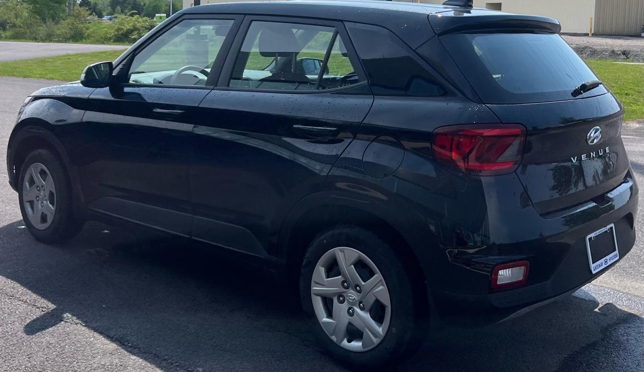 2022 Hyundai Venue Essential Photo