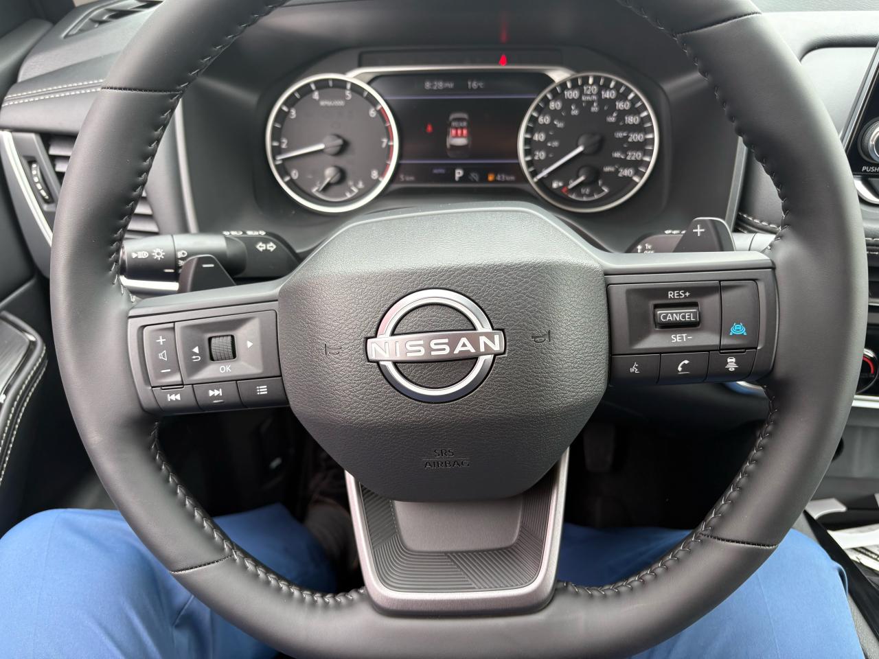 2025 Nissan Rogue SV MOONROOF Photo8