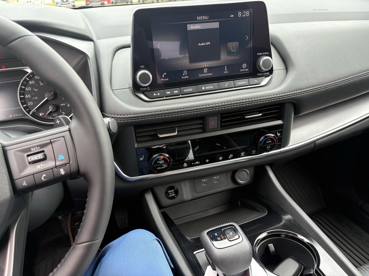 2025 Nissan Rogue SV MOONROOF Photo9