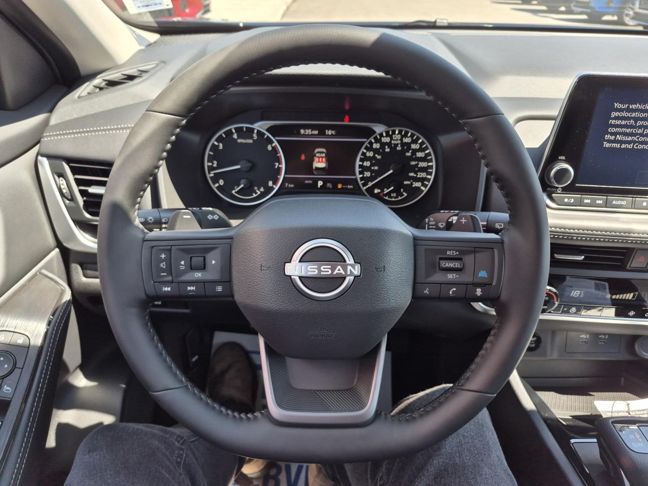 2025 Nissan Rogue SV MOONROOF Photo7