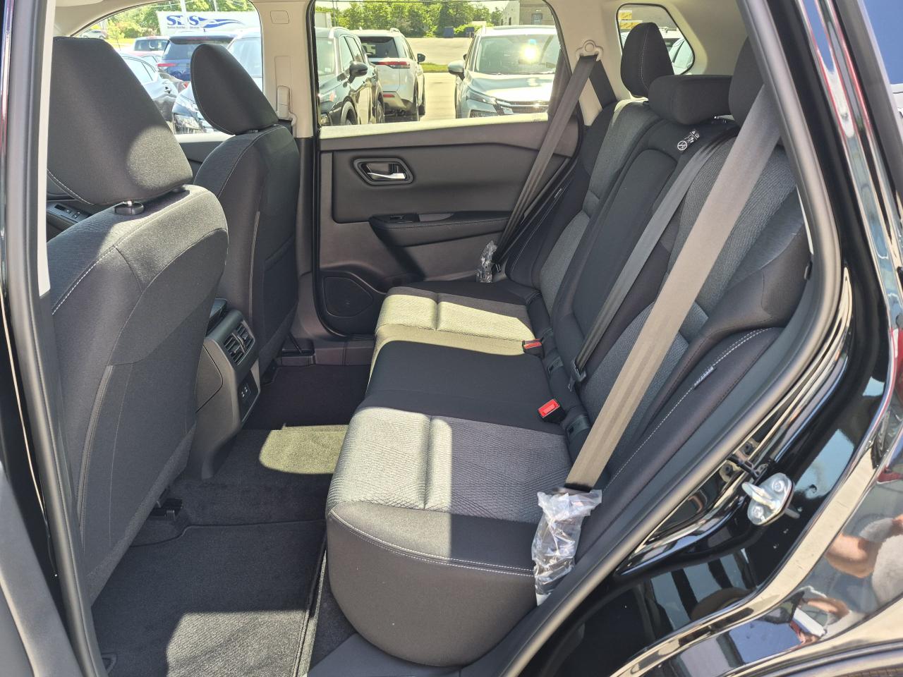 2025 Nissan Rogue SV MOONROOF Photo13