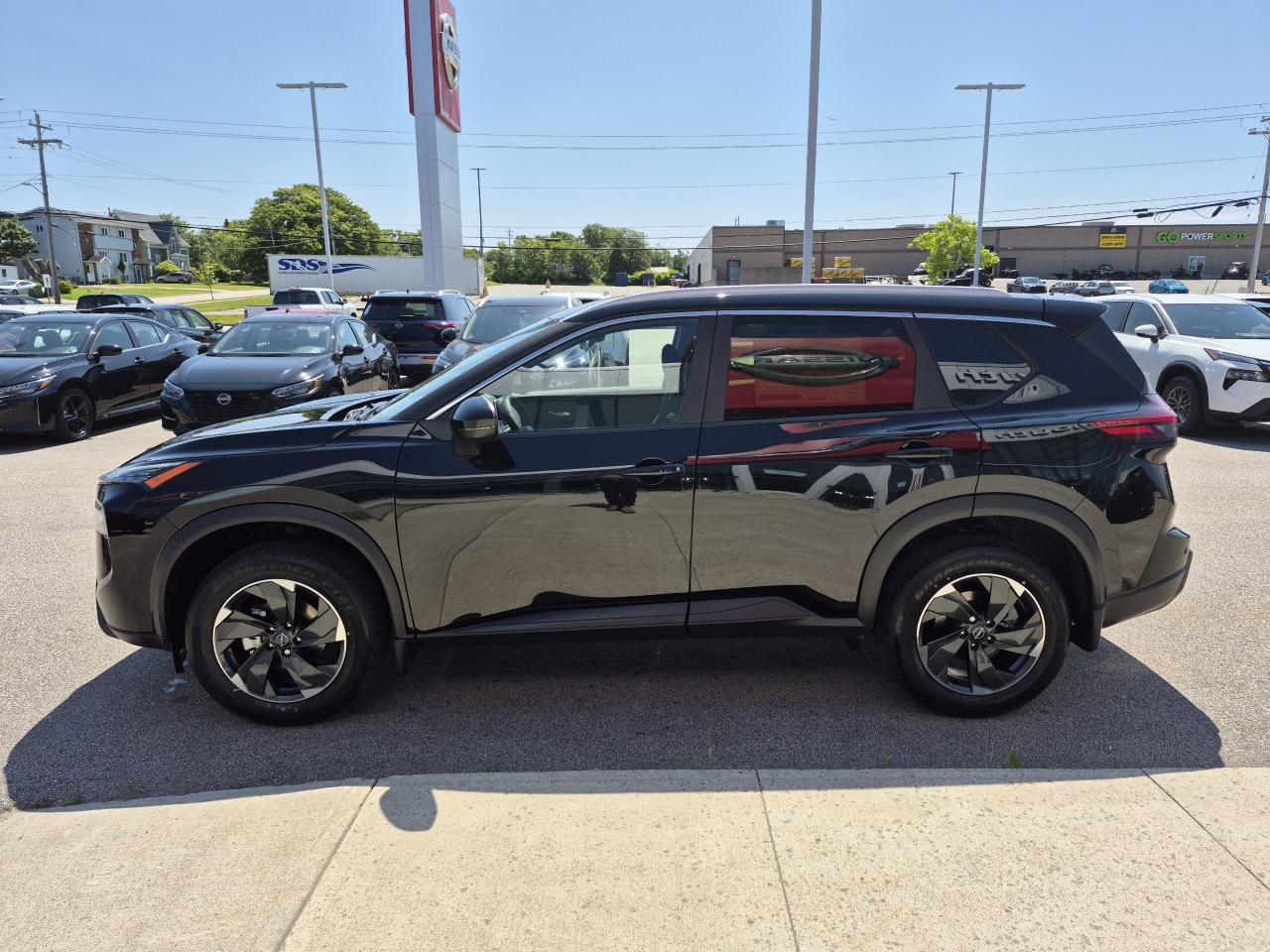 2025 Nissan Rogue SV MOONROOF Photo3