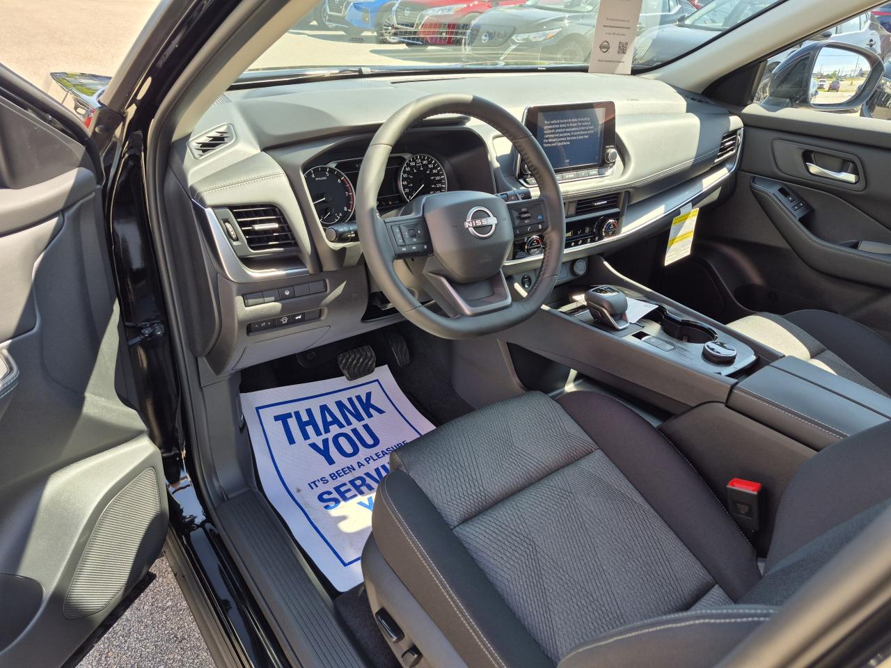 2025 Nissan Rogue SV MOONROOF Photo23