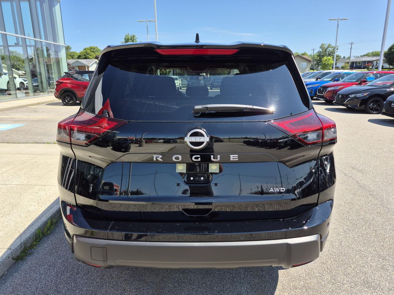 2025 Nissan Rogue SV MOONROOF Photo21