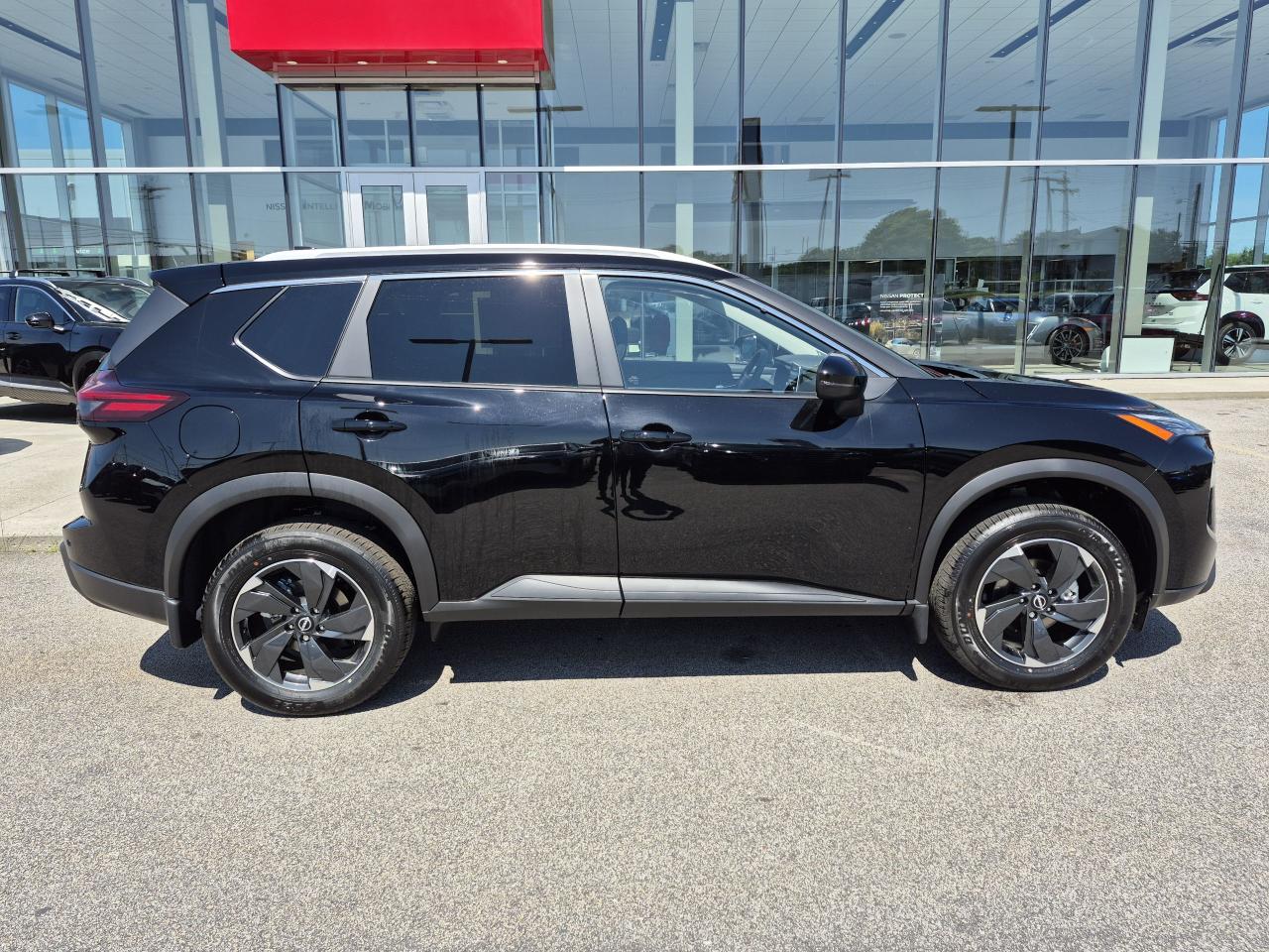 2025 Nissan Rogue SV MOONROOF Photo22