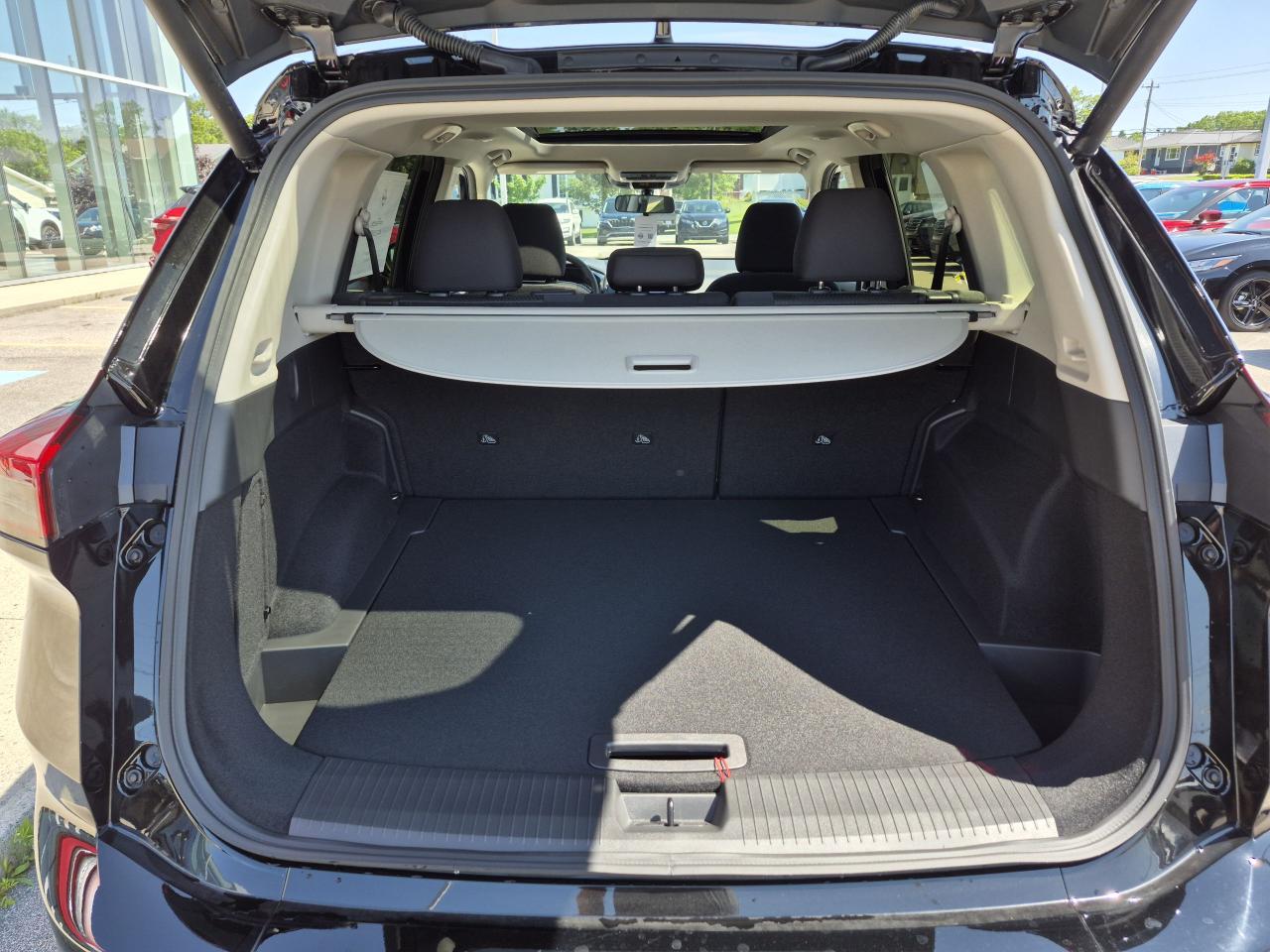 2025 Nissan Rogue SV MOONROOF Photo32