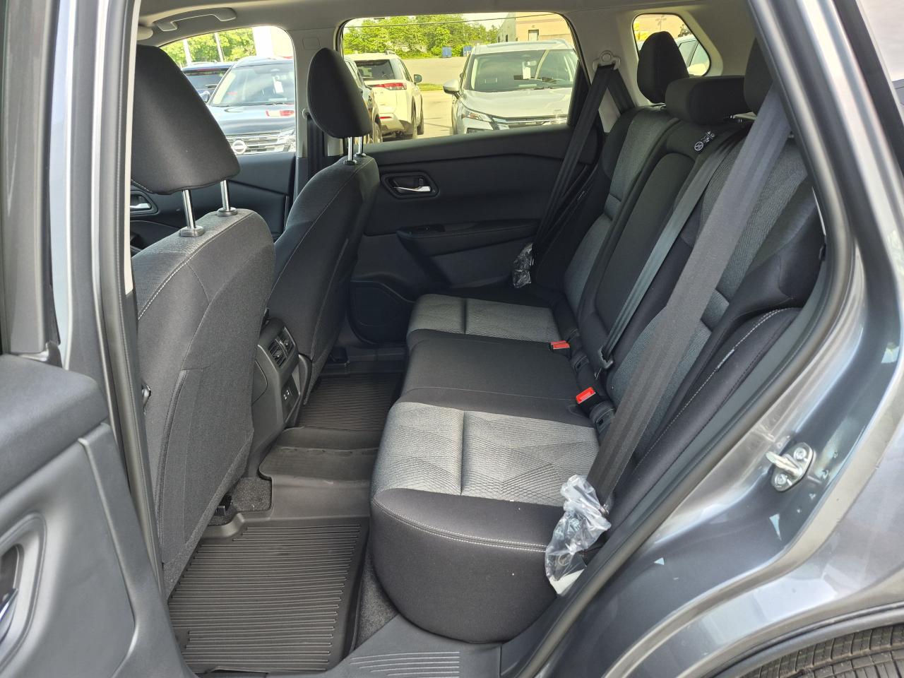 2025 Nissan Rogue SV MOONROOF Photo10