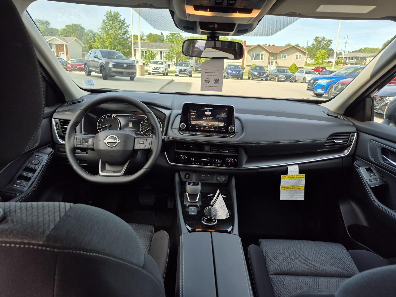 2025 Nissan Rogue SV MOONROOF Photo11