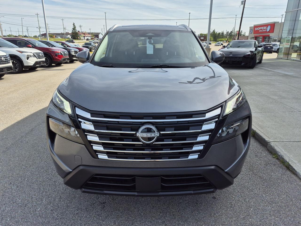 2025 Nissan Rogue SV MOONROOF Photo2