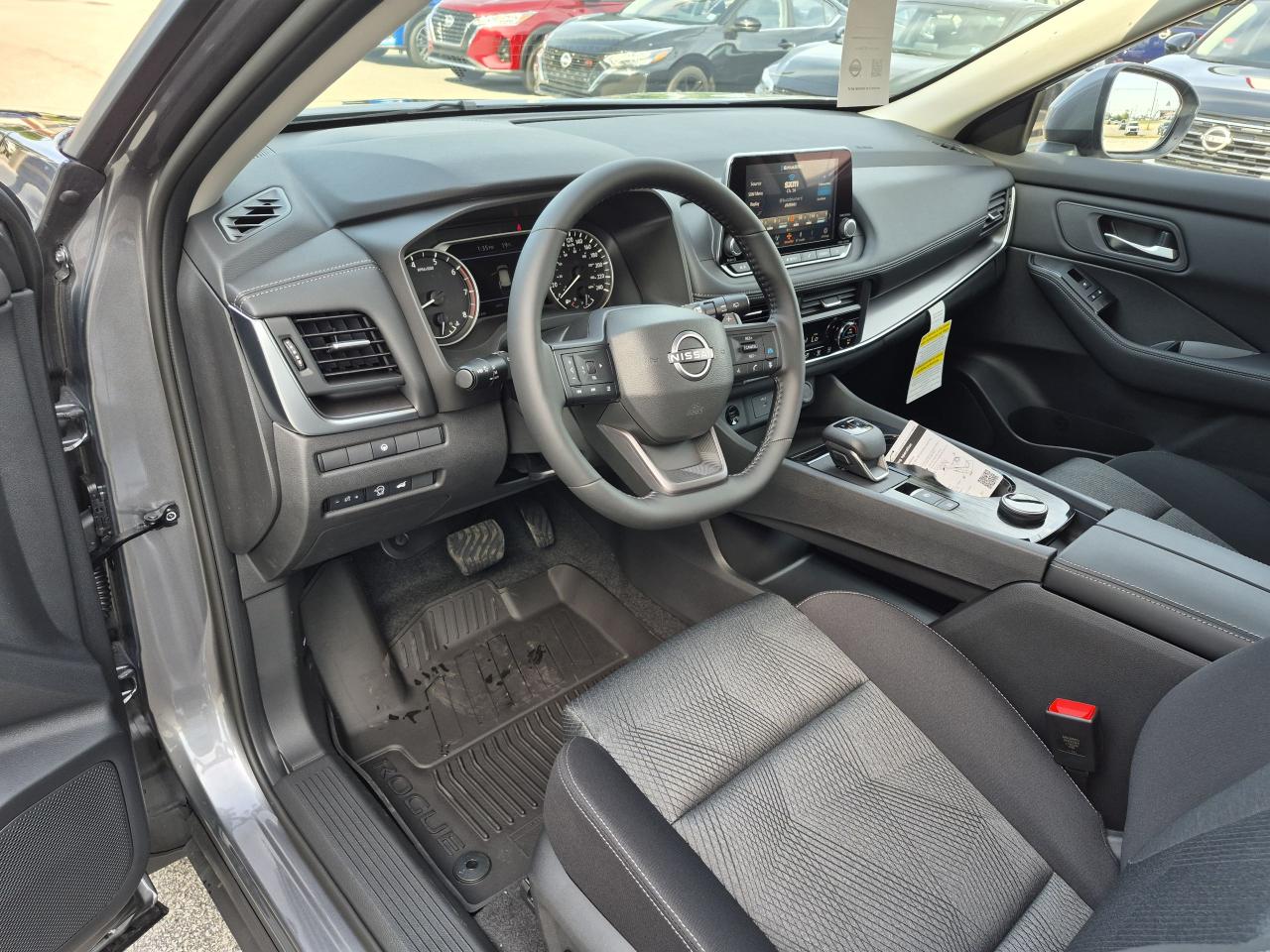 2025 Nissan Rogue SV MOONROOF Photo6