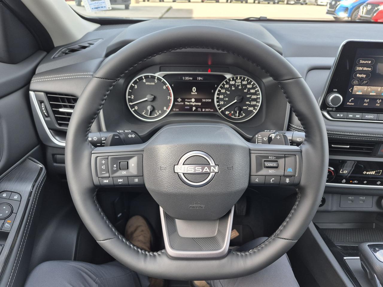 2025 Nissan Rogue SV MOONROOF Photo7