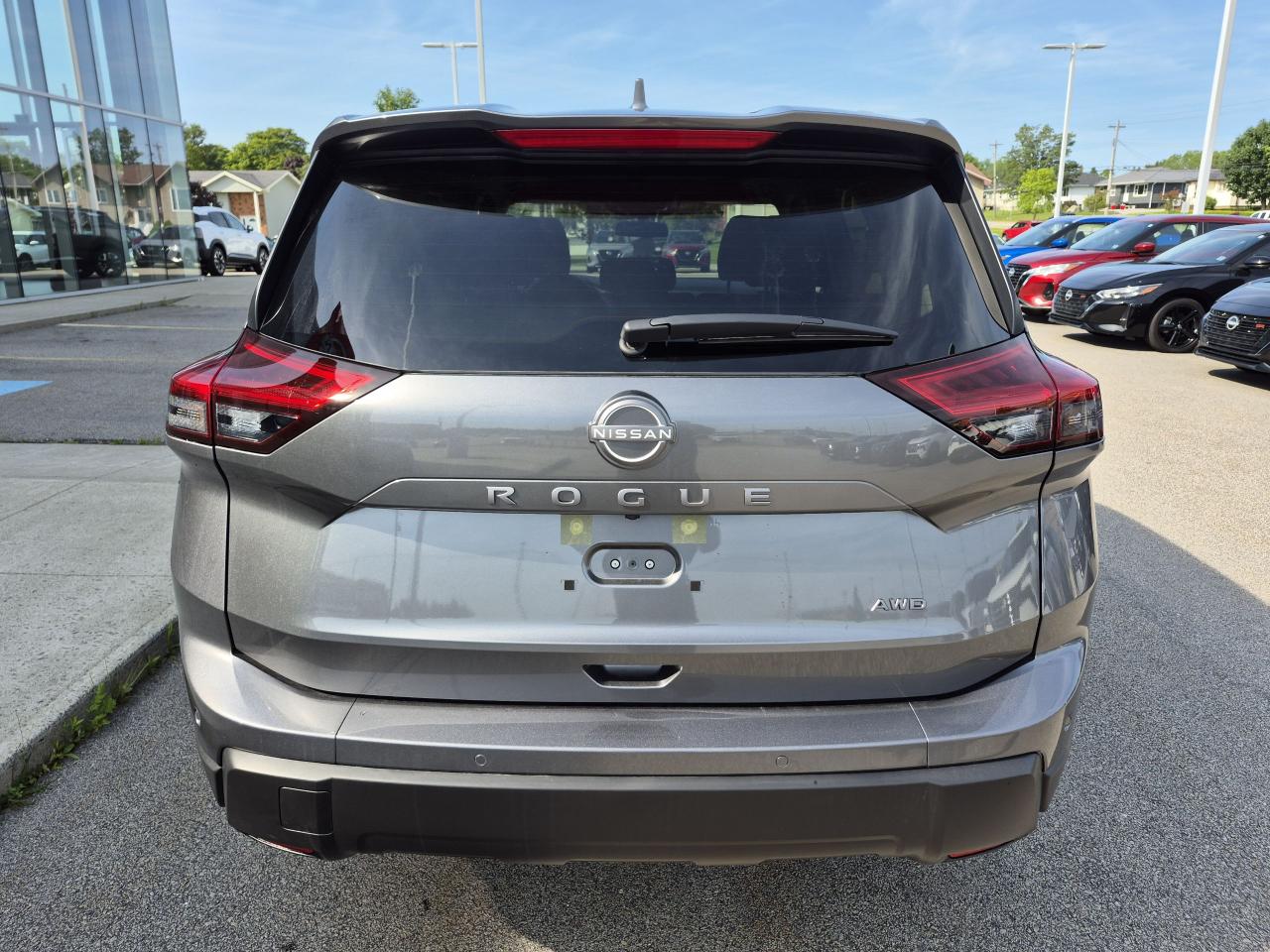2025 Nissan Rogue SV MOONROOF Photo4
