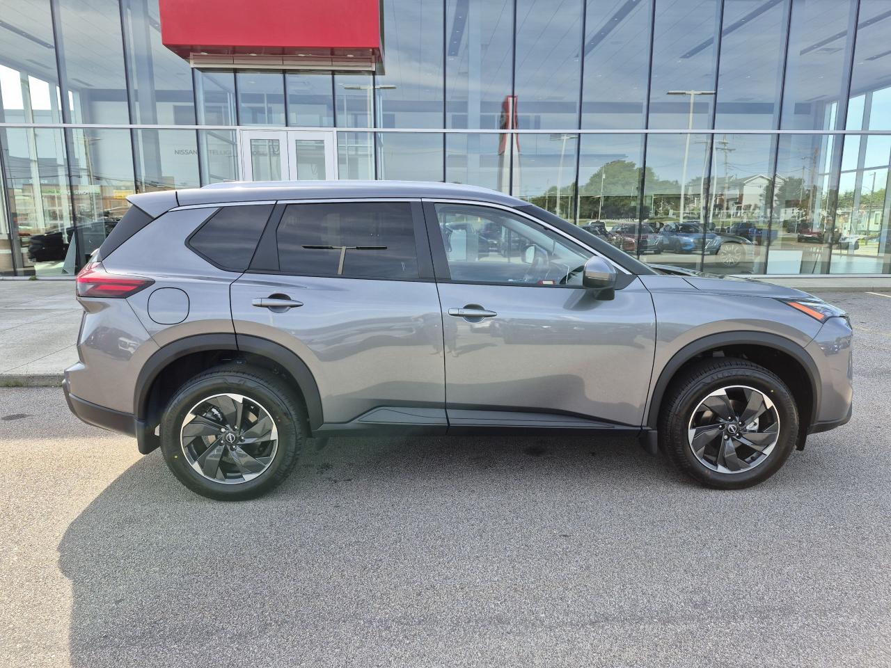 2025 Nissan Rogue SV MOONROOF Photo5