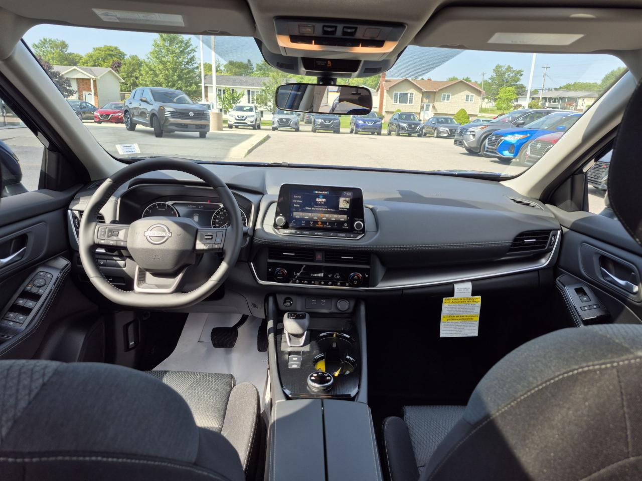 2025 Nissan Rogue SV MOONROOF Photo14