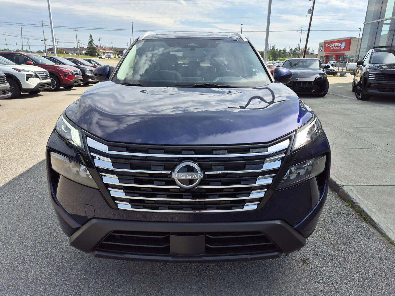 2025 Nissan Rogue SV MOONROOF Photo2