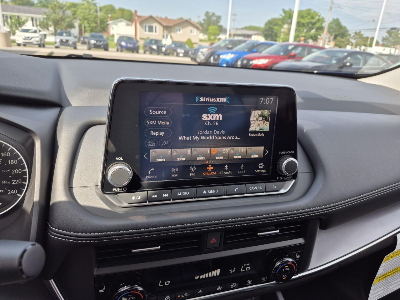 2025 Nissan Rogue SV MOONROOF Photo9