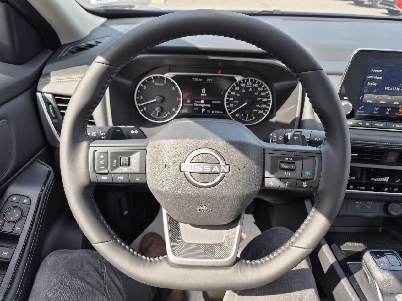 2025 Nissan Rogue SV MOONROOF Photo7