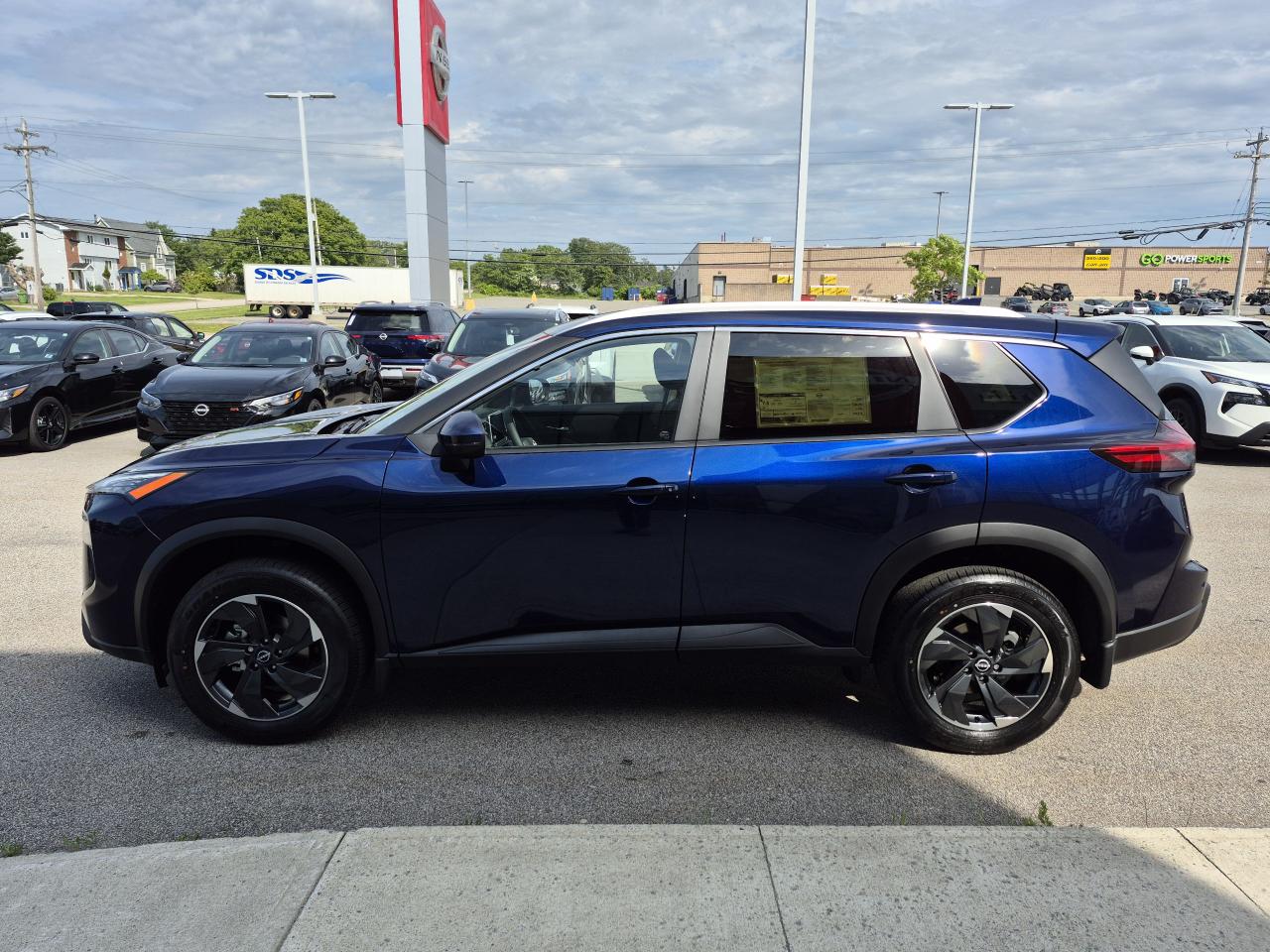 2025 Nissan Rogue SV MOONROOF Photo3