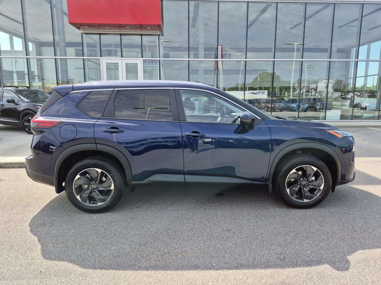 2025 Nissan Rogue SV MOONROOF Photo5