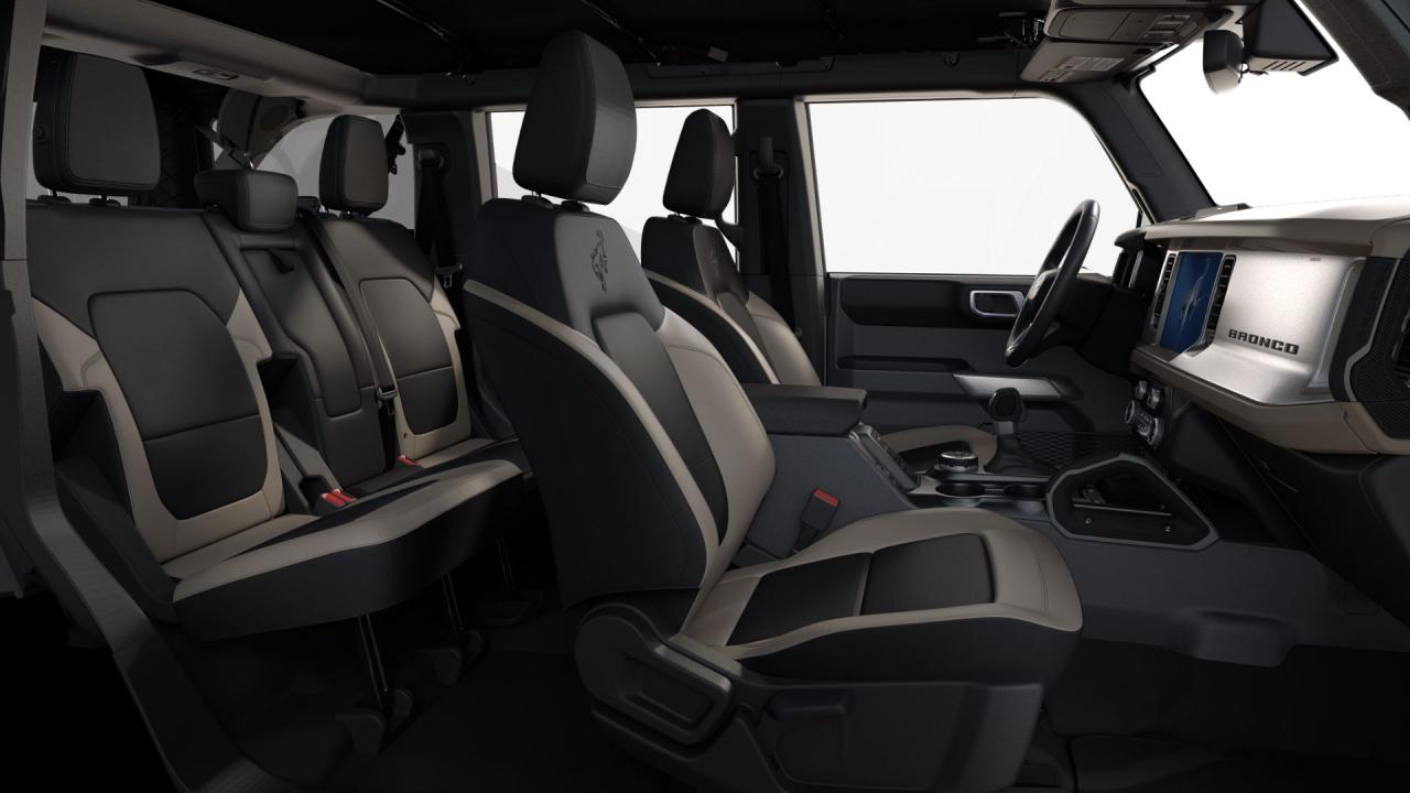 2025 Ford Bronco Outer Banks Photo7