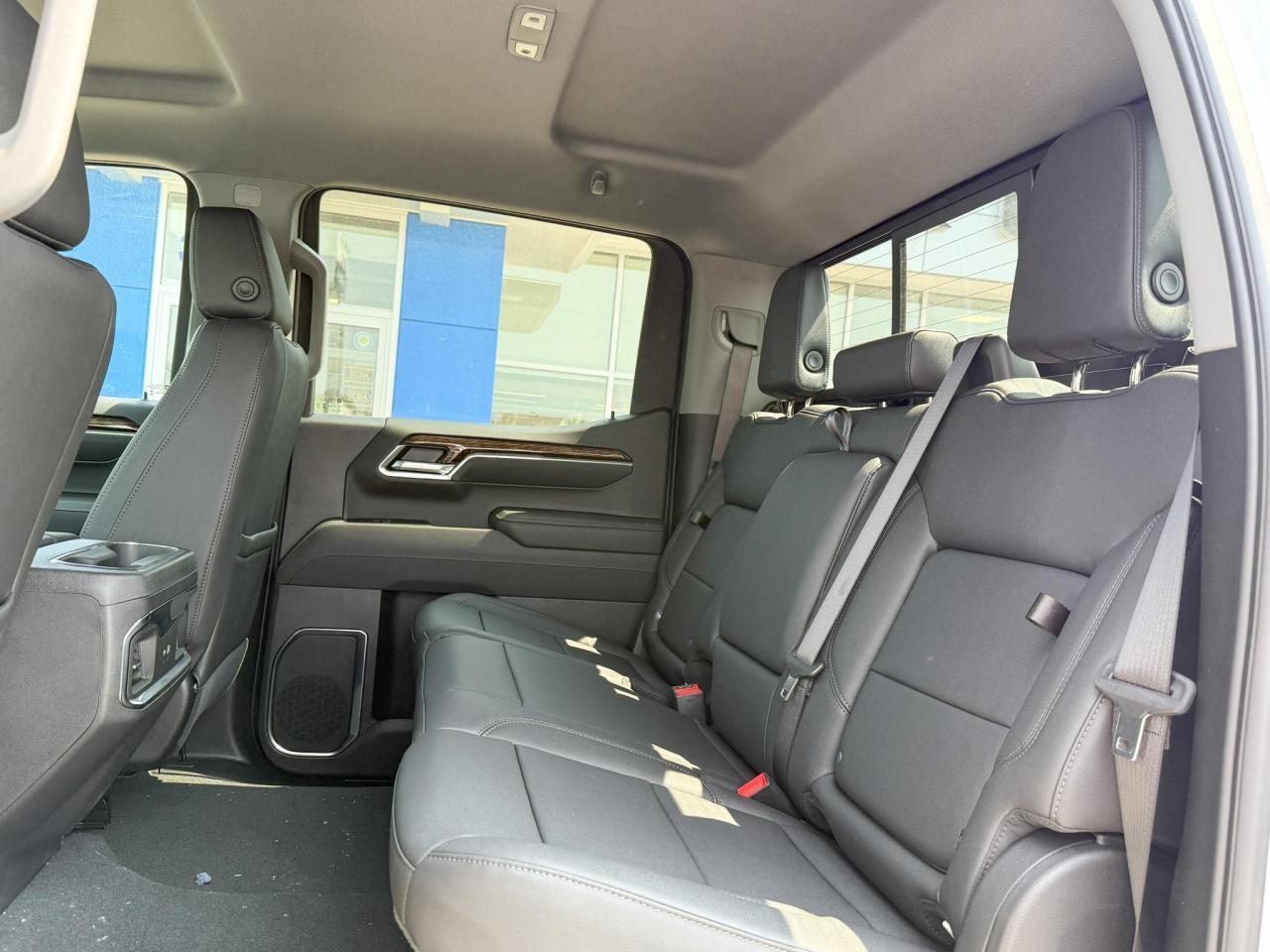 2025 GMC Sierra 1500 Elevation 5.3L V8 WITH REMOTE START/ENTRY, HEATED SEATS, HEATED STEERING WHEEL, CRUISE CONTROL, HD REAR VISION CAMERA, BOSE SOUND SYSTEM Photo