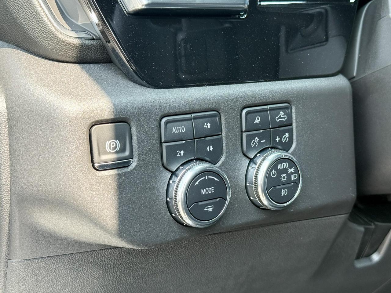 2025 GMC Sierra 1500 Elevation 5.3L V8 WITH REMOTE START/ENTRY, HEATED SEATS, HEATED STEERING WHEEL, CRUISE CONTROL, HD REAR VISION CAMERA, BOSE SOUND SYSTEM Photo