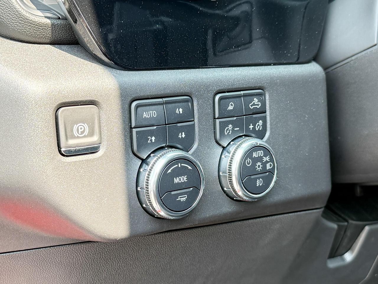 2025 GMC Sierra 1500 Elevation 5.3L V8 WITH REMOTE START/ENTRY, HEATED SEATS, HEATED STEERING WHEEL, CRUISE CONTROL, HD REAR VISION CAMERA, BOSE SOUND SYSTEM Photo