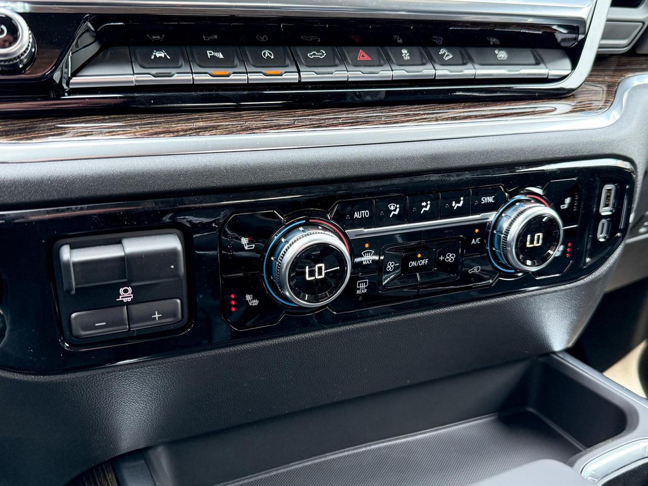 2025 GMC Sierra 1500 Elevation 5.3L V8 WITH REMOTE START/ENTRY, HEATED SEATS, HEATED STEERING WHEEL, CRUISE CONTROL, HD REAR VISION CAMERA, BOSE SOUND SYSTEM Photo