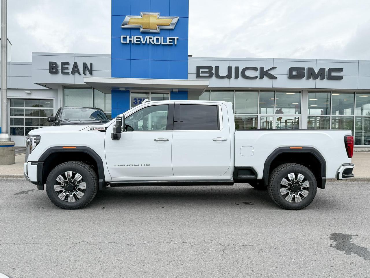 2025 GMC Sierra 2500 HD Denali DURAMAX 6.6L V8 WITH REMOTE START/ENTRY, HEATED SEATS, HEATED STEERING WHEEL, VENTILATED SEATS, HD SURROUND VISION Photo